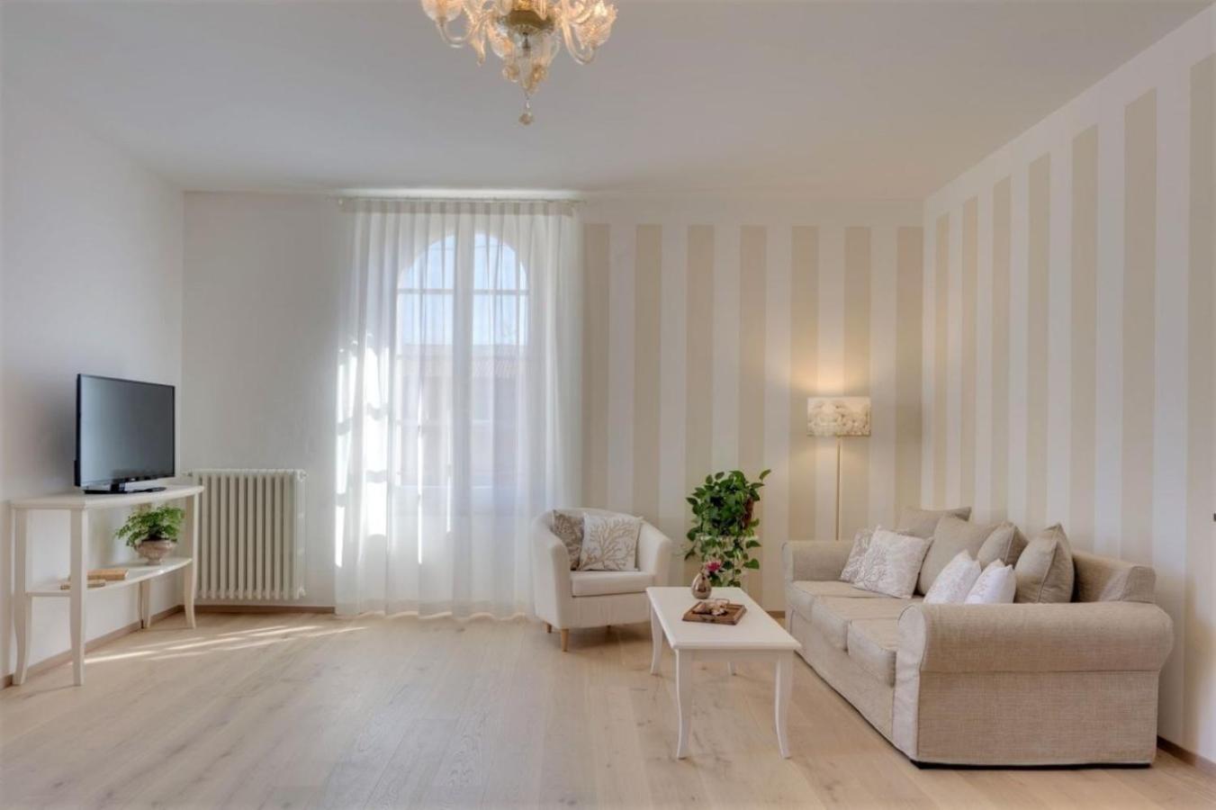 Rambaldi Apartments In Casa Nr 6 With Shared Terrace Bardolino Bagian luar foto