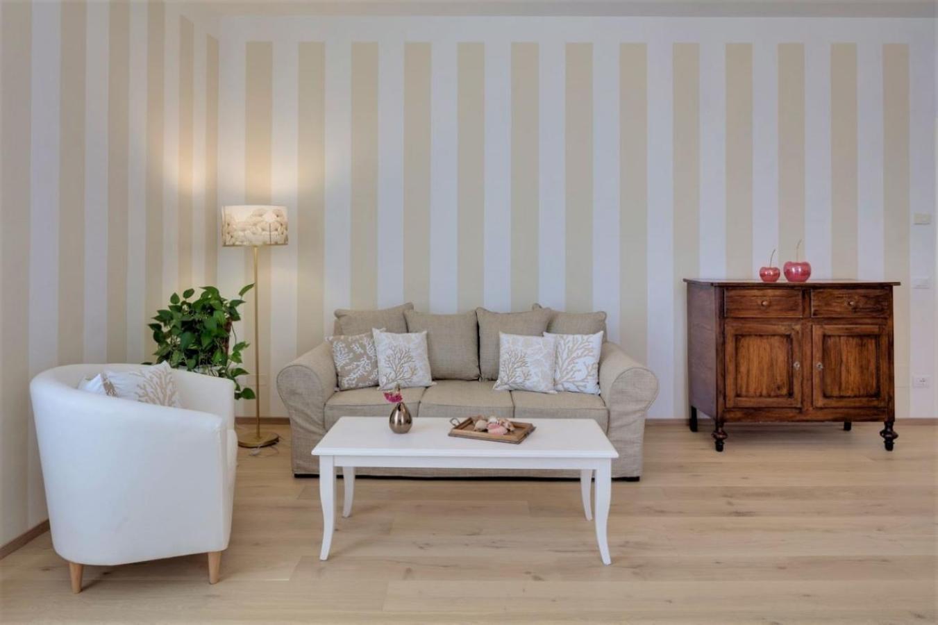 Rambaldi Apartments In Casa Nr 6 With Shared Terrace Bardolino Bagian luar foto